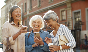 Fotografija medgeneracijske solidarnosti v prostem času za Izplačilo pokojninske rente