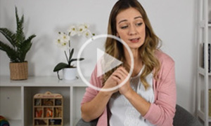 Slika Barbi Cvetko iz videa