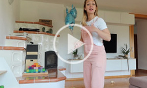 Slika Barbi Cvetko iz videa