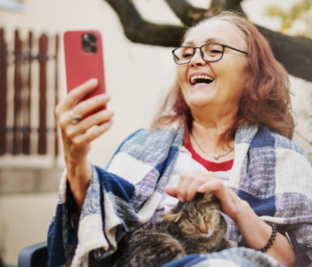 Brezplačne računalniške urice za starejše: da bo uporaba pametnih naprav tudi za starejše mala mal’ca.