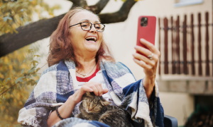 Brezplačne računalniške urice za starejše: da bo uporaba pametnih naprav tudi za starejše mala mal’ca.