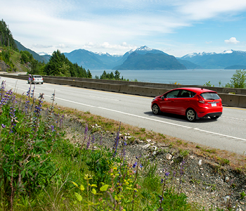 Z upoštevanjem pravil varčne vožnje lahko prevozimo tudi do 20 % daljšo pot in pri tem prihranimo kar nekaj denarja. Strokovnjak AMZS svetuje.