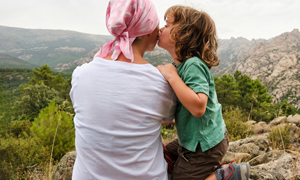 Zavarovanje Raki nudi finančno izplačilo v primeru diagnoze raka - da se lažje posvetite okrevanju.