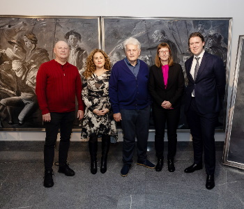 V Generali galeriji so na ogled postavljena dela slovenskega umetnika Barda Iucundusa z razstavo, ki nosi naslov »Med Nebom in Zemljo«.