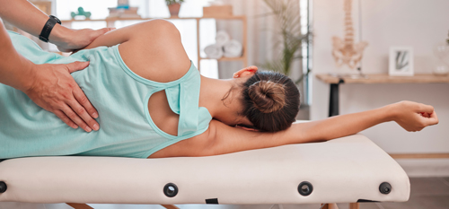 Zaposlena s kolektivnim nezgodnim zavarovanjem na okrevanju po nezgodi