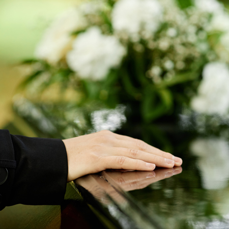 Posmrtnina pomaga vašim bližnjim s stroški vašega pogreba in izpada prihodkov