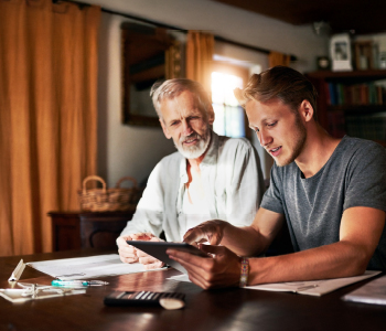 Prednosti naložbenega zavarovanja in kako pri finančnih odločitvah lahko pomaga finančni svetovalec – v spletnem seminarju za mlade.
