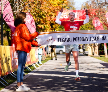 Kot glavni sponzor smo letos podprli Tekaški pozdrav jeseni. Zmage na krajši razdalji se je veselil naš tekaški ambasador Žan Rudolf.