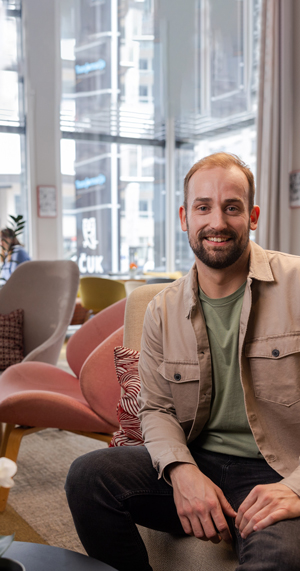 A Generali zavarovalnica employee drugin a campaigh shoot