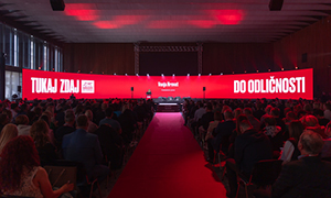 Prodajne konference se je udeležilo okoli 600 zastopnic in zastopnikov