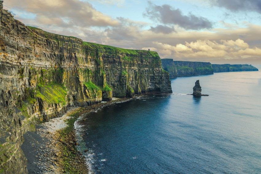 Pogled na Cliffs of Moher na Irskem.