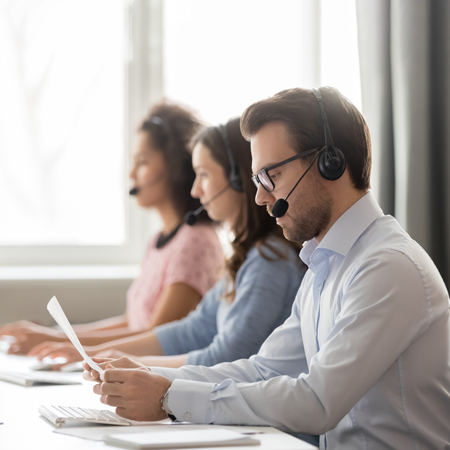 Zaposleni v klicnem centru lahko pomagaz organizacijo pomoči
