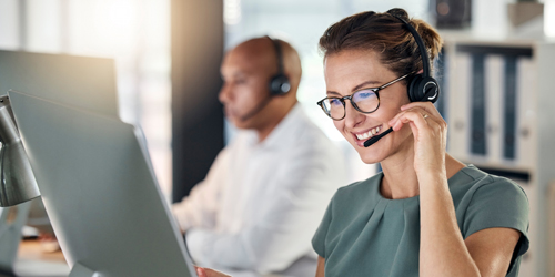 Prijazni sodelavci na Asistenci zdravje z veseljem priskočijo na pomoč strankam