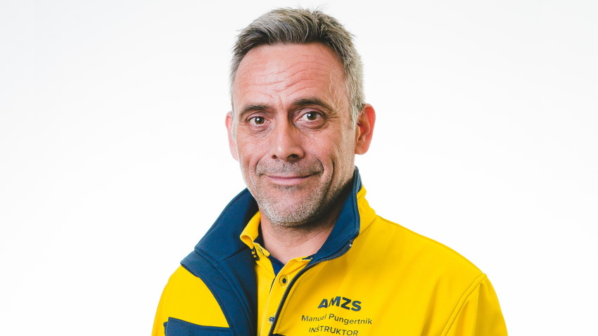 Manuel Pungertnik je vodja AMZS Šole vožnje, učitelj vožnje in inštruktor varne vožnje v AMZS Centru varne vožnje na Vranskem.