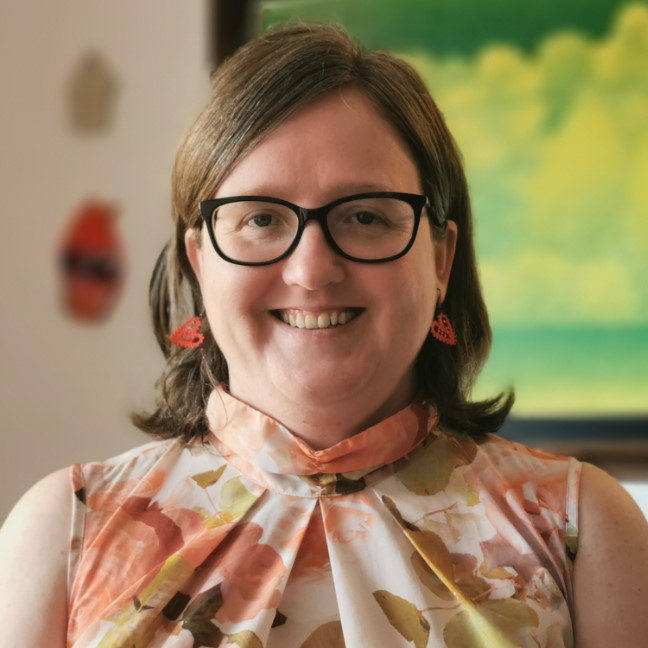 Ajda Taler-Verčič, doktorica biokemije, predstavlja delovanje virusov in cepiv.