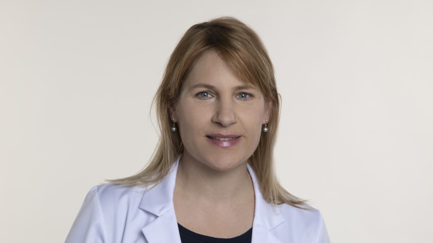 Tamara Klarič, dr. med., v Ambulanti Zdravje opravlja endovenske laserske operacije in tako bolnikom s krčnimi žilami pomaga do lahkotnejšega koraka