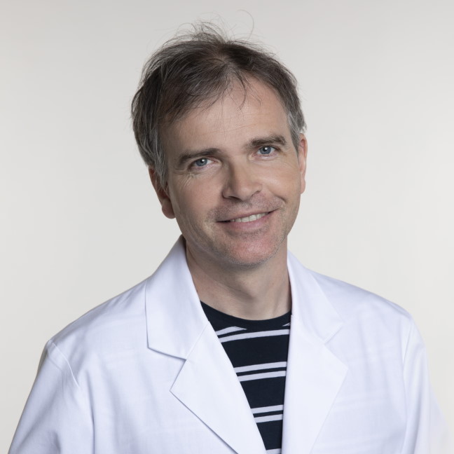 Zdravnik specialist fizikalne in rehabilitacijske medicine dr. Martin Zorko je sodeloval na spletnem dogodku Poškodbe pri rekreativnem športu: kako jih preprečiti in kako ukrepati, ko do njih pride.