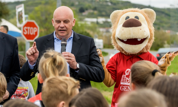 Robert Štaba, predsednik Zavoda Varna pot, ki otrokom predstavlja pomembnost previdnosti v prometu