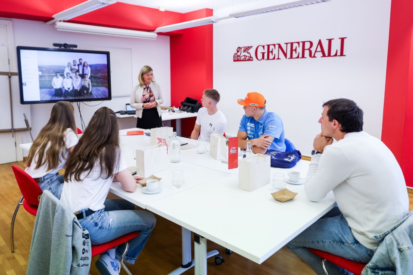 Generali je štirim mladim smučarjem pripravil delavnico javnega nastopanja