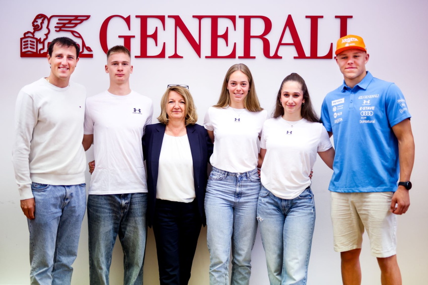 Štiri mlade smučarje je v prostorih Generalija nagovorila tudi predsednica uprave Vanja Hrovat