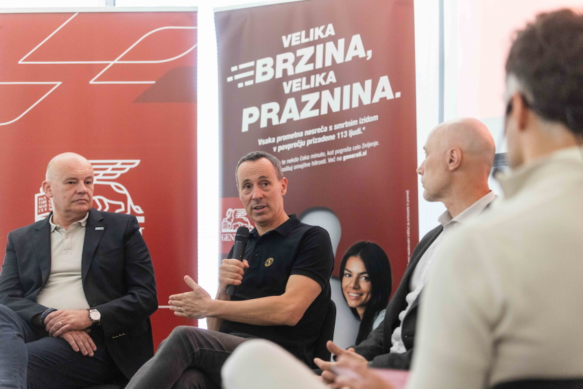 Okrogla miza na dogodku Velika brzina, velika praznina