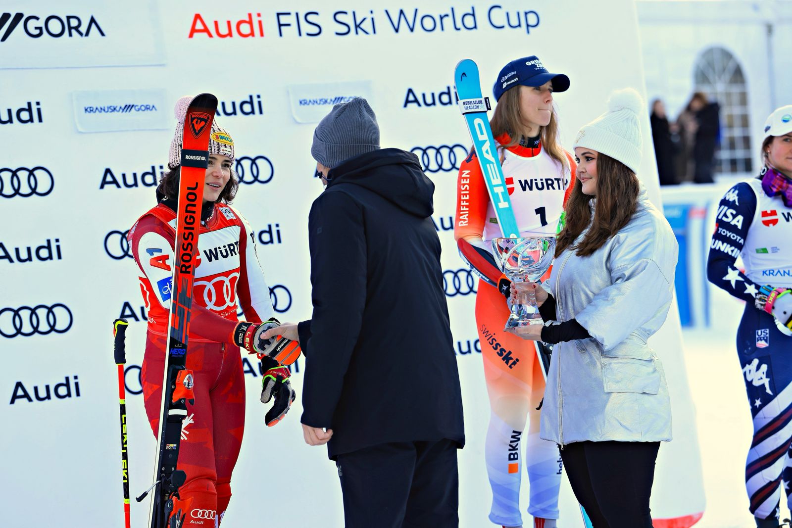 Mitja Feri, član uprave zavarovalnice, je bil tudi med podeljevalci nagrad najhitrejšim na sobotnem veleslalomu