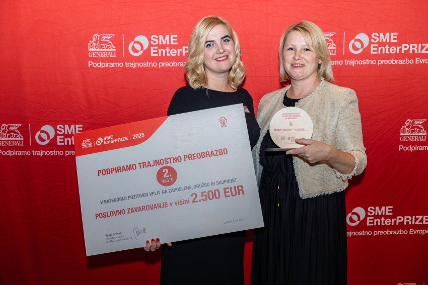 Direktorica Term Snovik Katarina Adam med podelitvijo priznanje SME EnterPRIZE.