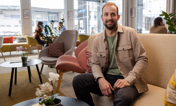 Eden od zaposlenih v kampanji za promocijo zaposlitve v zavarovalnici Generali