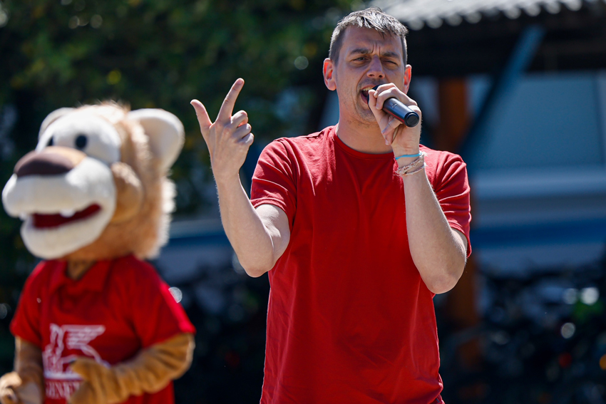 Raper in glasbenik Rok Terkaj - Trkaj je 3D zebre pospremil s pesmijo (Varno ima) vedno prav