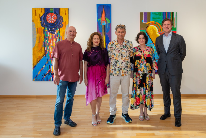 Na odprtju razstave so se umetniku pridružili direktorica marketinga in odnosov z javnostmi Svetlana Almaš, likovni kritik dr. Sarival Sosič, kustosinja galerije Petra Bizilj Silva ter Matija Gantar, sin ustanovitelja Generali galerije Matjaža Gantarja