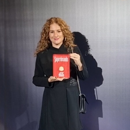 Svetlana Almaš. direktorica marketinga in odnosov z javnostmi s priznanjem Superbrands.